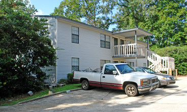 704 Pointe Ct in Tallahassee, FL - Building Photo - Building Photo