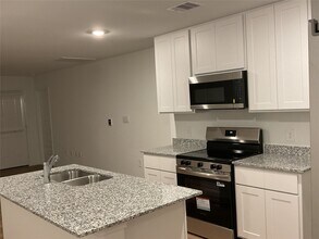 6235 Scarlet Halo Ln in Houston, TX - Foto de edificio - Building Photo