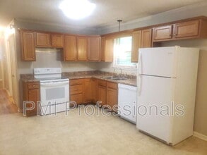 206 Highland Ave in Smyrna, TN - Foto de edificio - Building Photo
