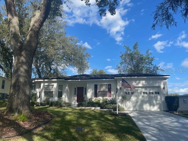 759 Heathrow Ave in Lady Lake, FL - Building Photo