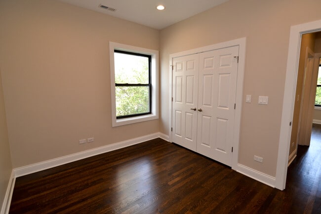 1452 W Winnemac Ave, Unit 1 in Chicago, IL - Building Photo - Building Photo