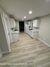 13 Saugerties Manor Rd in Saugerties, NY - Building Photo - Building Photo