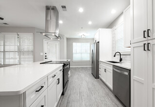 Legacy Arboretum Apartments in Charlotte, NC - Building Photo - Building Photo