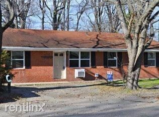 6176 Edward St in Norfolk, VA - Foto de edificio - Building Photo