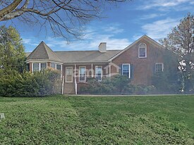 217 Hickory Trl in White House, TN - Building Photo