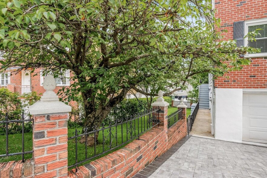 2 Bryn Mawr Pl, Unit Gr Level in Yonkers, NY - Building Photo