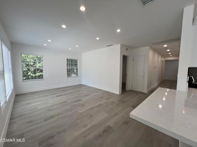 4934 Enfield Ave in Los Angeles, CA - Building Photo - Building Photo