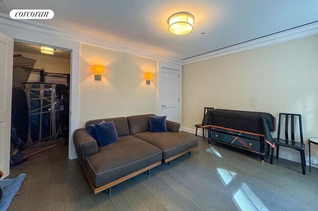 40 E 72nd St in New York, NY - Building Photo - Building Photo