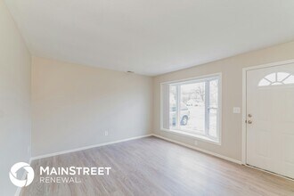 7512 Greenwood Rd in Louisville, KY - Building Photo - Building Photo