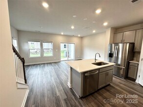 6126 Starview Ter in Charlotte, NC - Foto de edificio - Building Photo