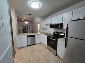 2176 SW 81st Ave in Miramar, FL - Building Photo - Building Photo