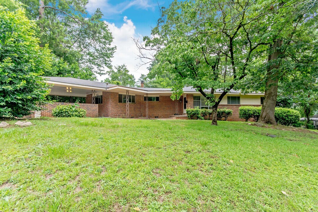 3105 Pelzer Ave in Montgomery, AL - Building Photo