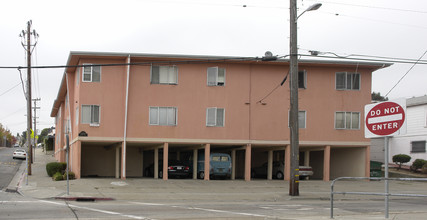 5470 Camden St in Oakland, CA - Building Photo - Building Photo