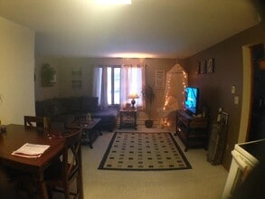 2305 Lockport Rd, Unit Upper in Sanborn, NY - Foto de edificio - Building Photo