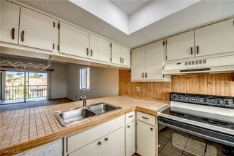 4616 SE 6th Ave in Cape Coral, FL - Building Photo - Building Photo