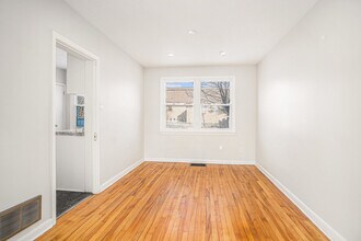 905 Smyth Rd in Ottawa, ON - Building Photo - Building Photo