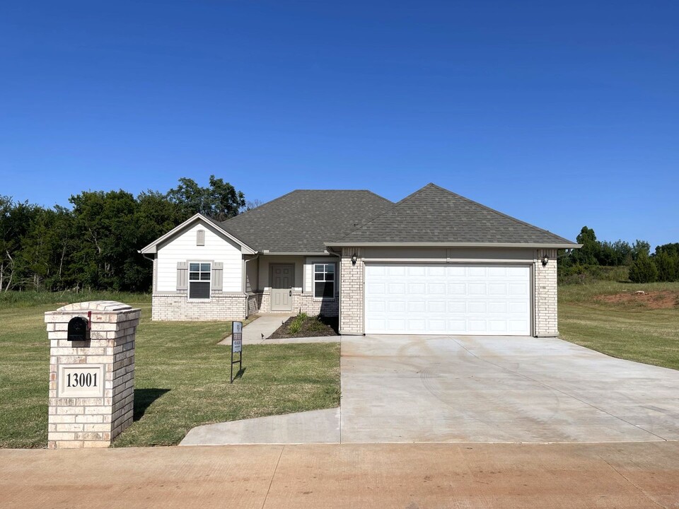 13001 Mannington Rd in Edmond, OK - Building Photo