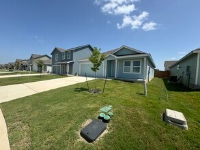 1155 Barbarosa Rd in New Braunfels, TX - Foto de edificio - Building Photo