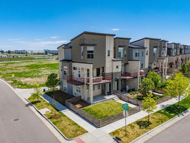 5692 N Emporia St in Denver, CO - Building Photo - Building Photo