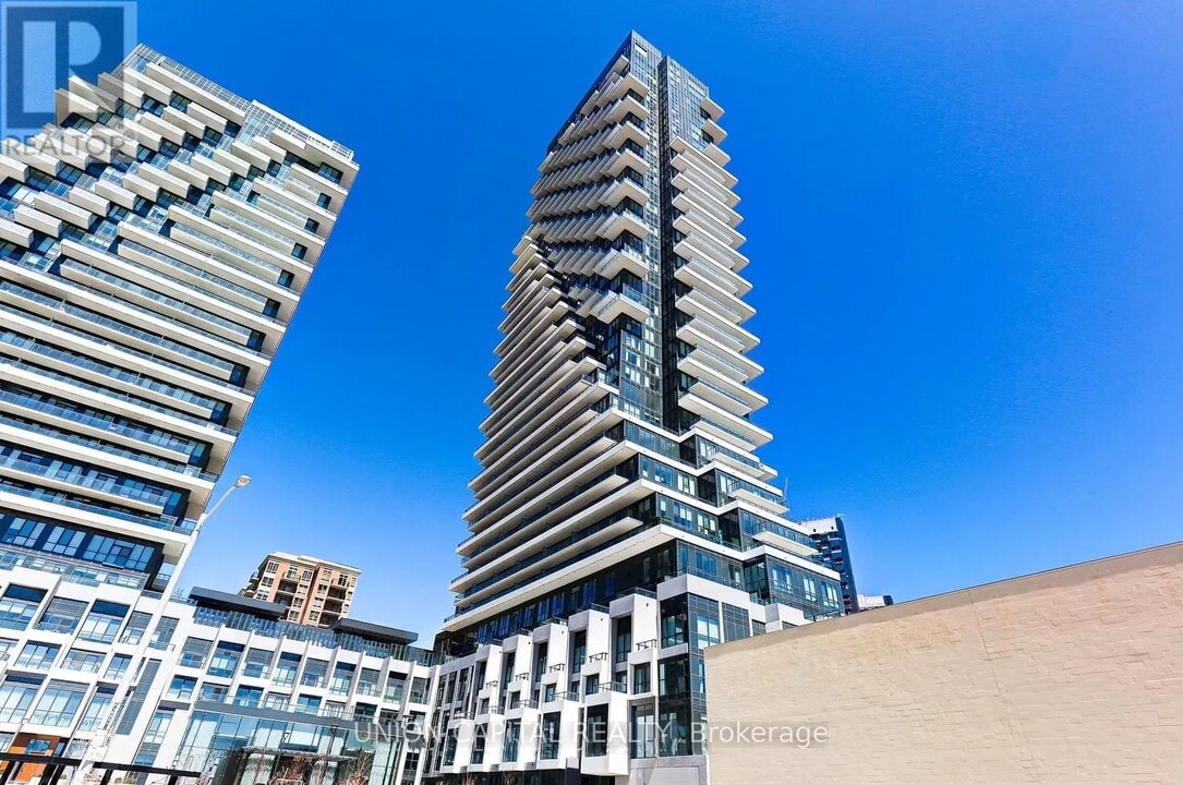 30 Inn On The Pk Dr in Toronto, ON - Building Photo