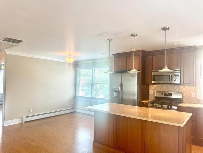 306 Lincoln Ave in Secaucus, NJ - Building Photo - Building Photo