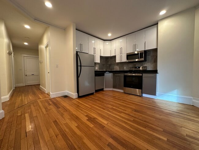 191 Winthrop Rd, Unit 1 in Brookline, MA - Building Photo - Building Photo