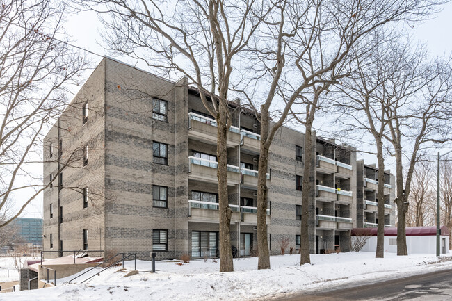 2655 De La Picardie St in Québec, QC - Building Photo - Building Photo