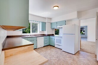 2017 Rucker Ave-Unit -Unit 1 in Everett, WA - Building Photo - Building Photo