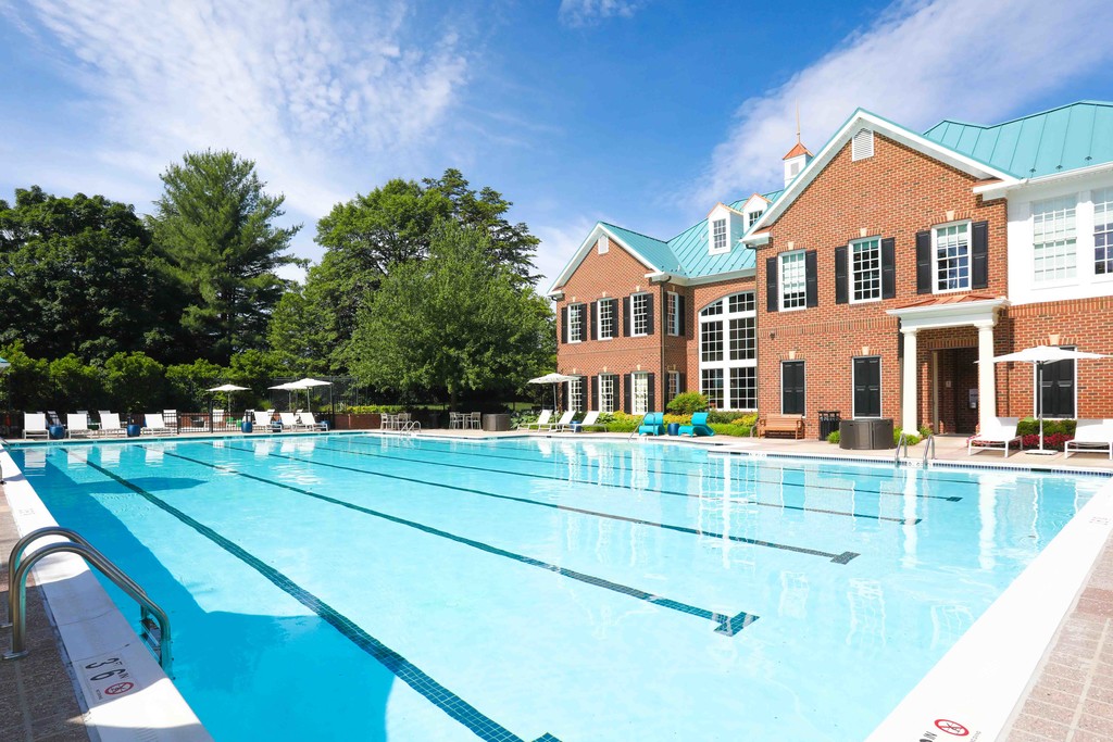 Fairfax Square Apartments in Fairfax, VA