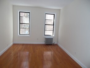 41-42 40th St in Queens, NY - Building Photo - Building Photo