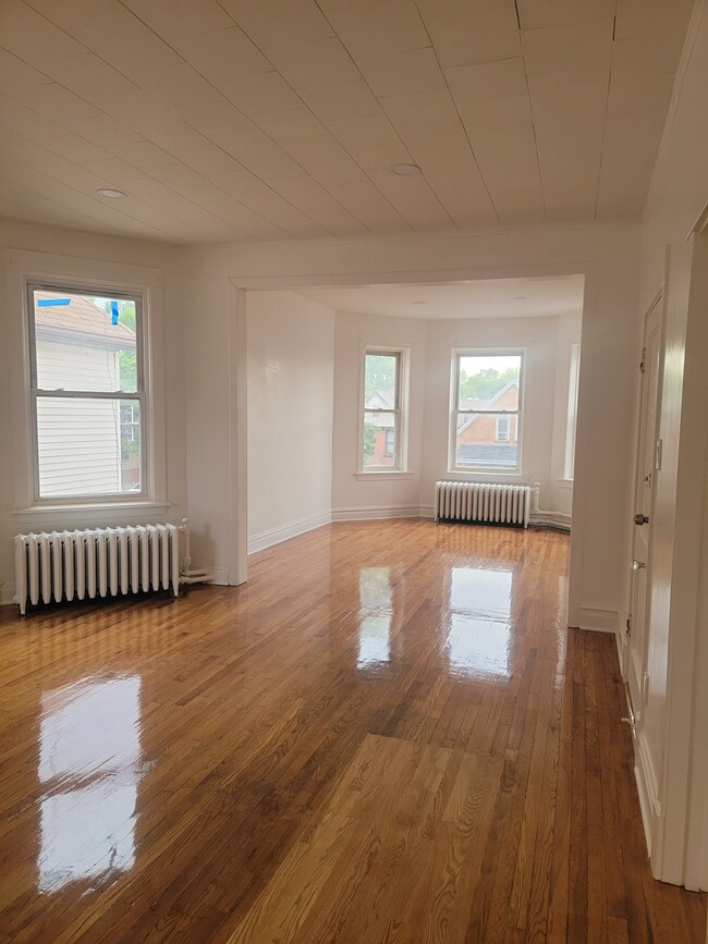 1905 N Pulaski Rd, Unit 2