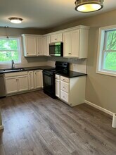 4 Charles Ln in Amherst, MA - Building Photo - Building Photo