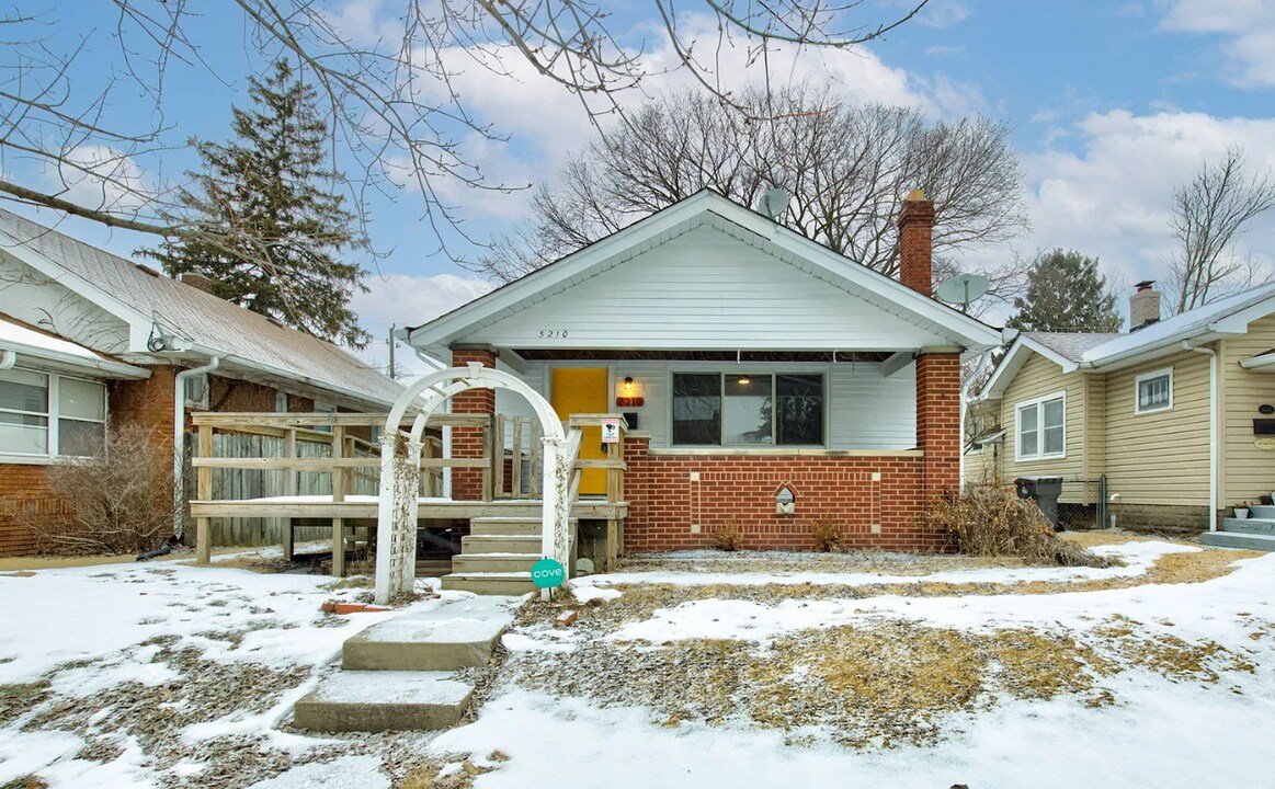 5210 E 10th St in Indianapolis, IN - Building Photo