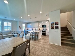 28624 Jardineras Dr in Santa Clarita, CA - Building Photo - Building Photo