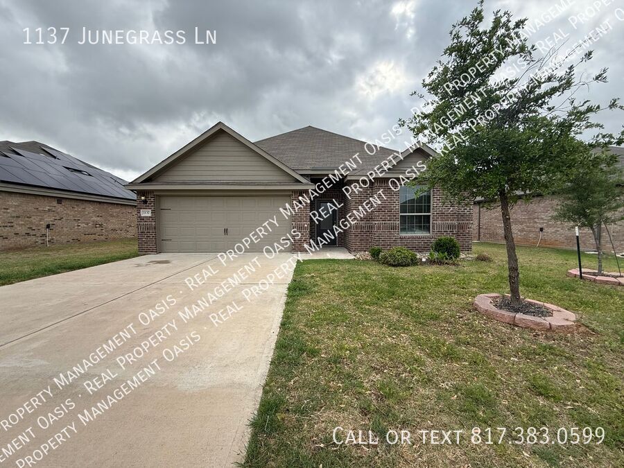 1137 Junegrass Ln in Crowley, TX - Building Photo