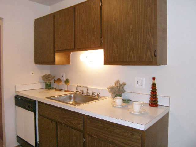Warren Woods in Warren, MI - Building Photo