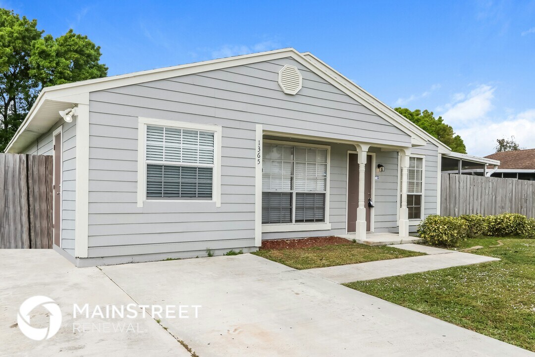 1365 Savoyard Way in Royal Palm Beach, FL - Building Photo