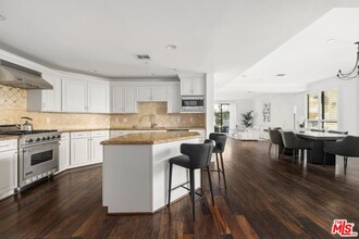 1530 Camden Ave in Los Angeles, CA - Foto de edificio - Building Photo