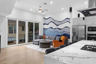 2109 McGowen St in Houston, TX - Building Photo