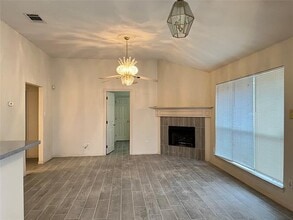 1704 Vista Verde Cir in Carrollton, TX - Building Photo - Building Photo