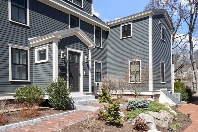 6 Cedar St in Amesbury, MA - Building Photo - Building Photo