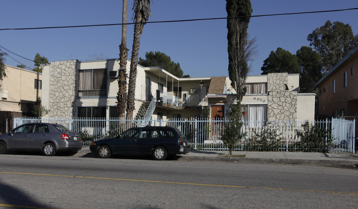 6920 Fulton Ave in North Hollywood, CA - Foto de edificio