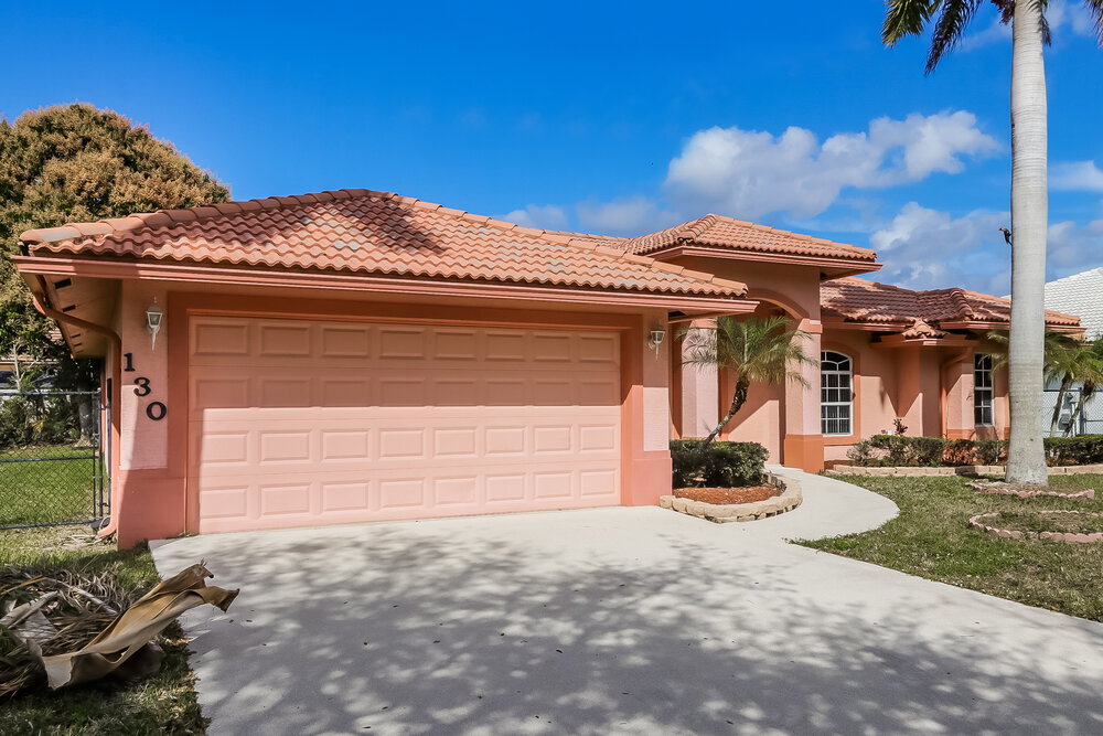 130 Pepper Tree Cres in Royal Palm Beach, FL - Building Photo