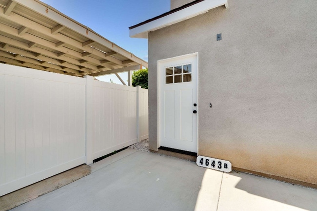 4643 Pepperwood Ave in Long Beach, CA - Building Photo - Building Photo