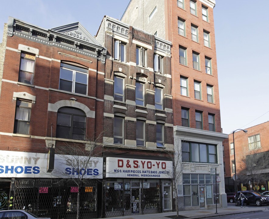 1284 N Milwaukee Ave in Chicago, IL - Building Photo