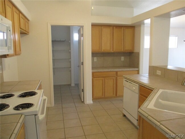 3870 Coyote Ct in Bullhead City, AZ - Building Photo - Building Photo