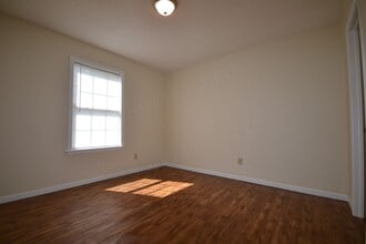 101 E Neil in Marionville, MO - Building Photo - Building Photo