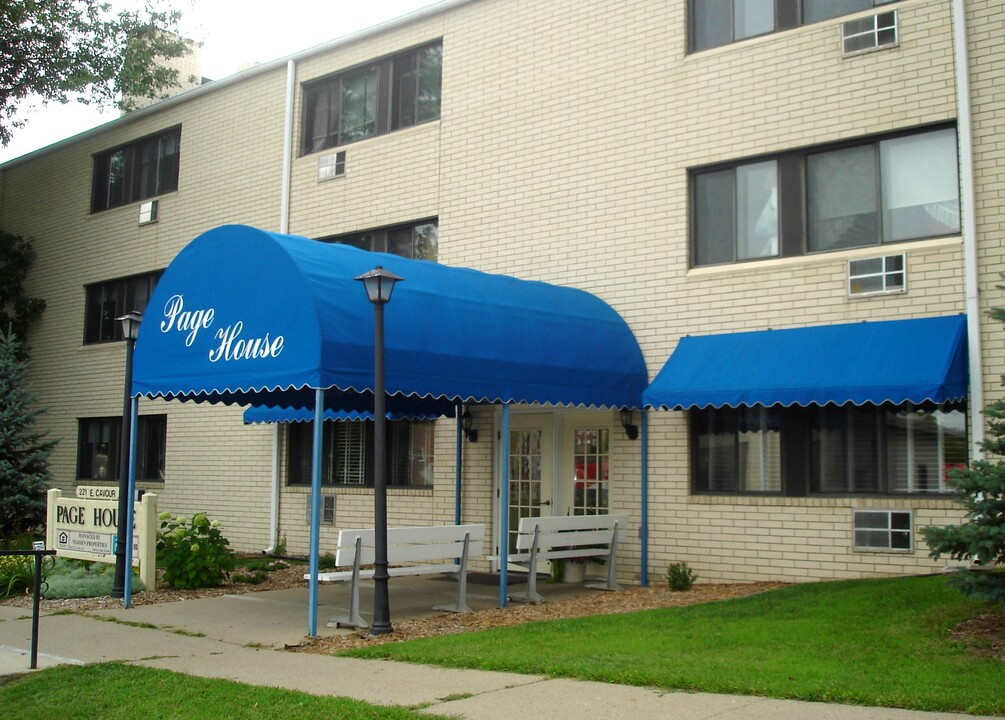 Page House in Fergus Falls, MN - Foto de edificio