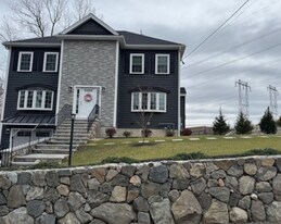 78 Mountain Rd in Burlington, MA - Building Photo