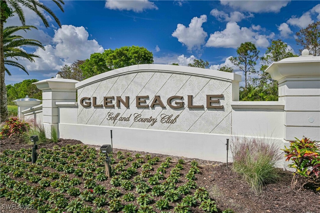 232 Glen Eagle Cir in Naples, FL - Building Photo